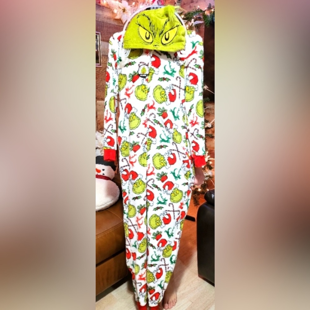 Grinch Ladies PJs. Size small